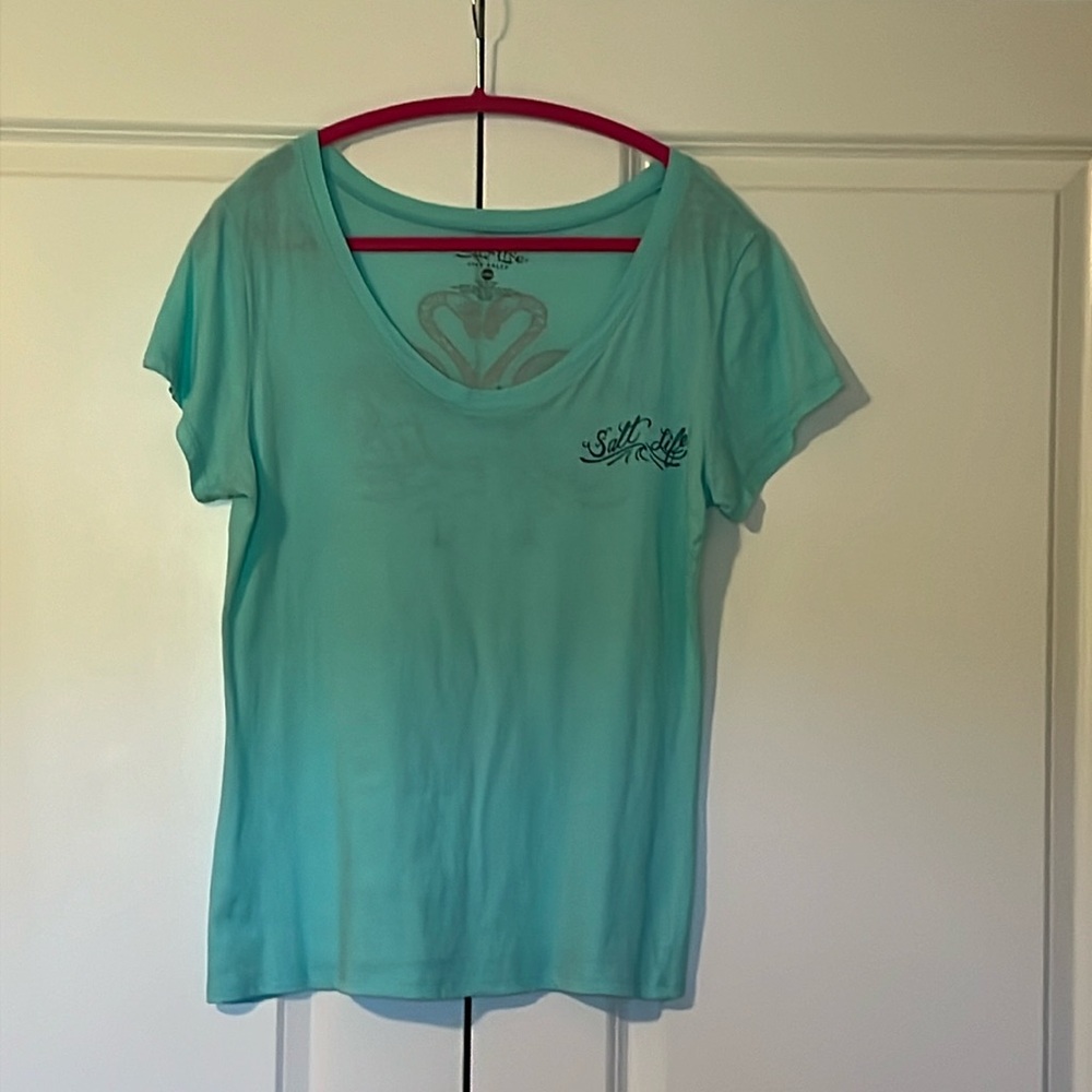 ☀️🌊 Salt Life tee. Double flamingo on back. So cute and lightweight. - Picture 2 of 5
